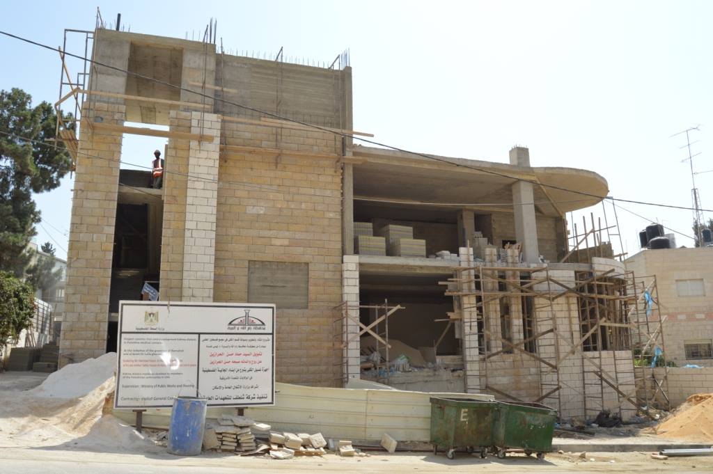 وزارة الأشغال تنجز مشروعي قسم الكلى والجراحة في مجمع فلسطين الطبي 
